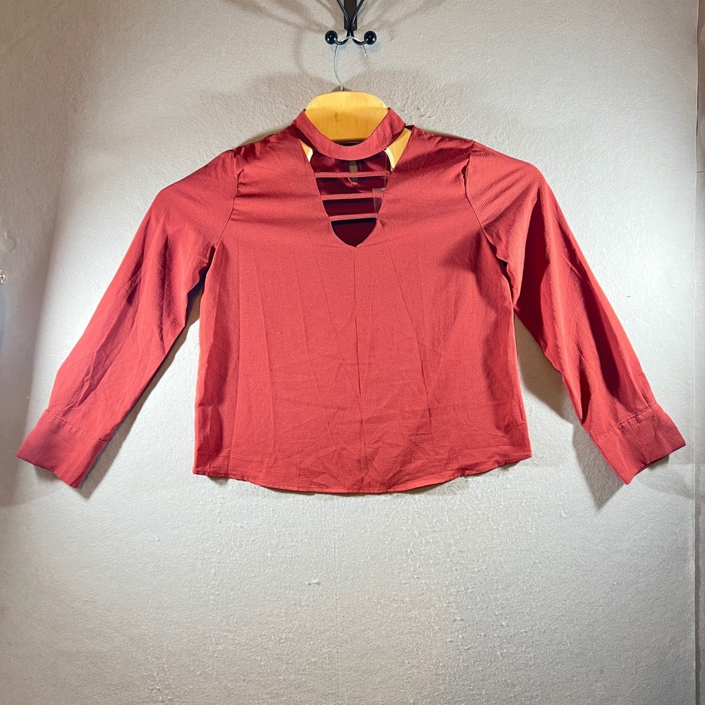 794‎ | NWOT Chocolate USA Choker Neck Caged Detail Blouse Rust Red Womens Medium
